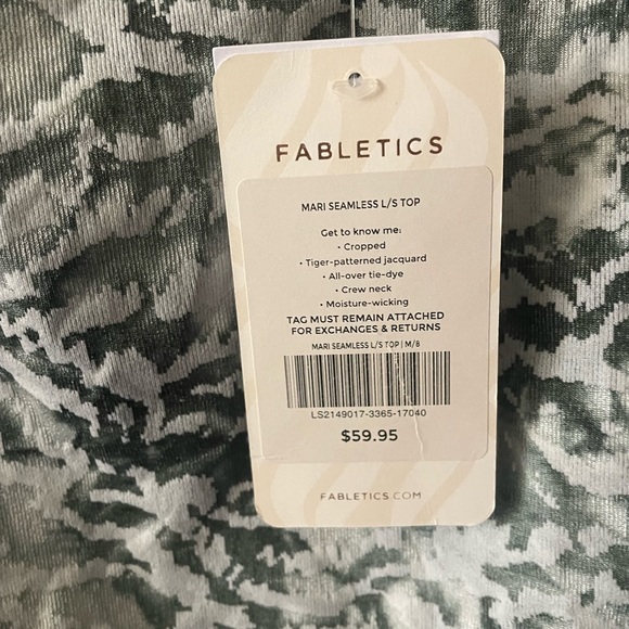 NWT Cropped Long Sleeve Fabletics Workout Top - Picture 3 of 4